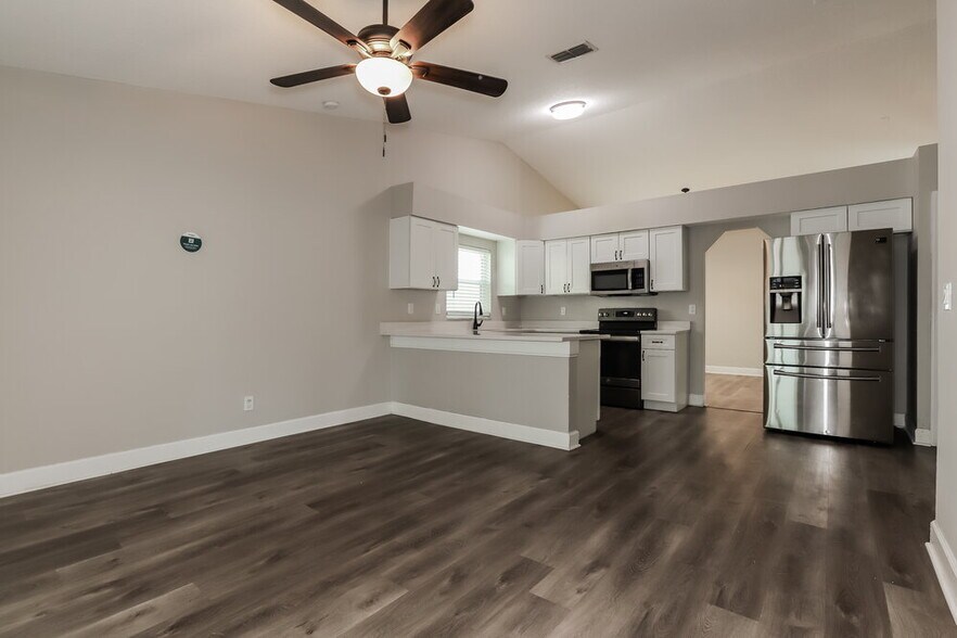 Building Photo - 2117 Intervista Ln