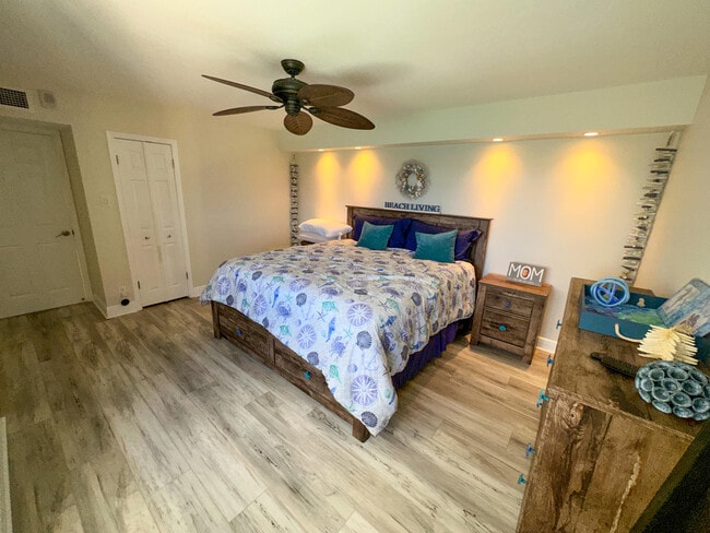 Building Photo - 5420 N Ocean Dr