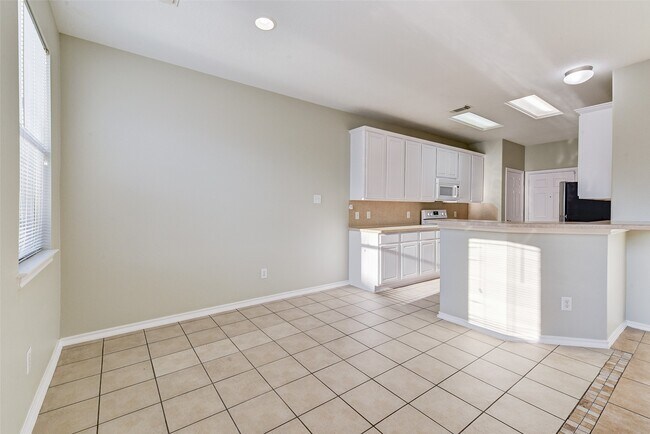 Building Photo - 14426 Mooreview Ln