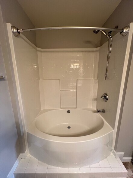 Garden Tub - 4423 Via Condotti