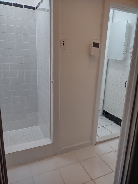 Building Photo - E. 53rd St, 2Nd Ave