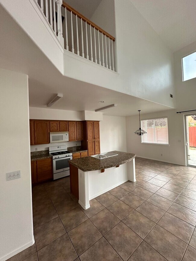 Building Photo - Pleasant 4 Bd. 2.5 Ba. River Oaks Home loc...
