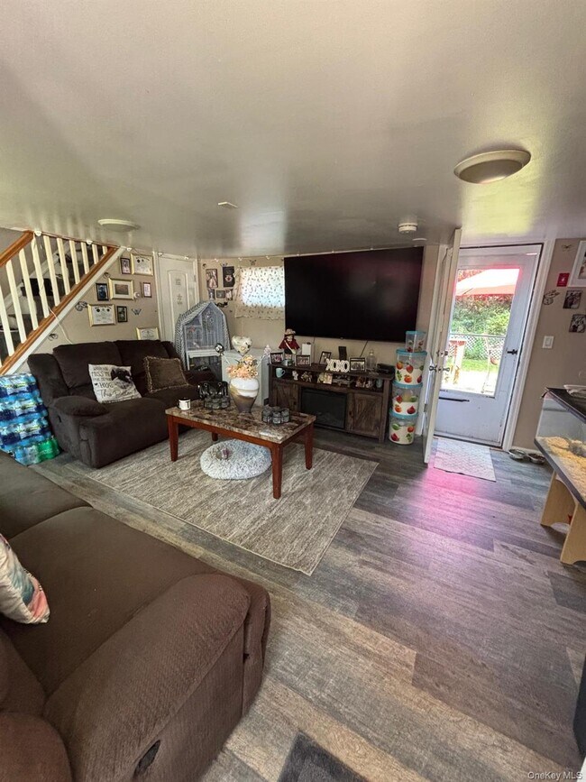 Building Photo - 16 Bellport St