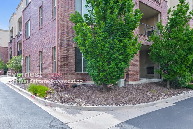 Building Photo - 305 Inverness Way S