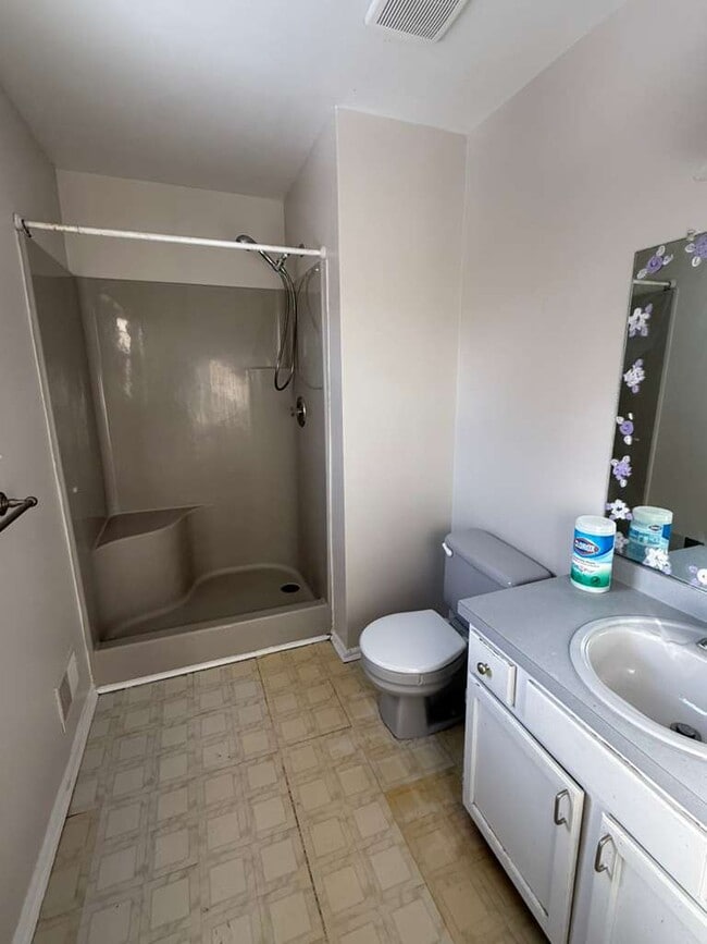 Building Photo - 1 Sunnydale Ct