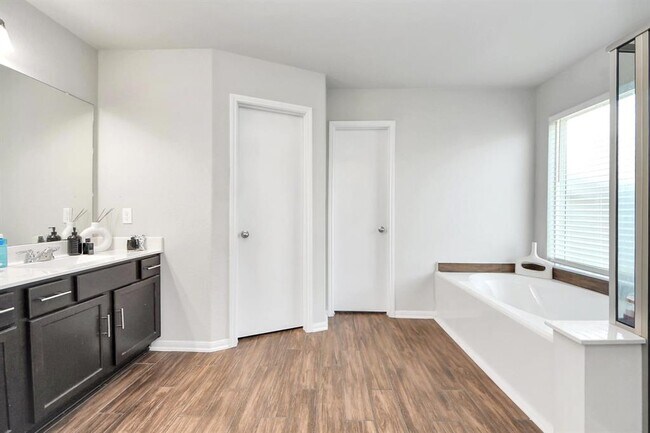 Building Photo - 2643 Ridgeback Dr