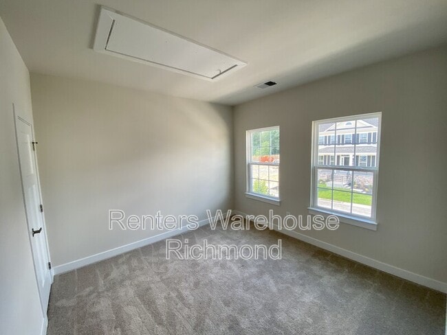 Building Photo - 4701 Mnr Xing Pl.