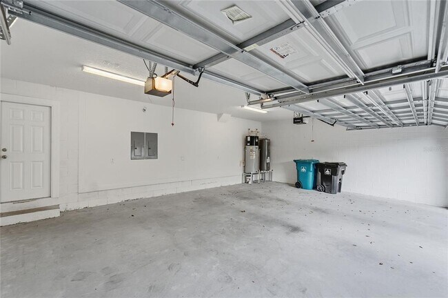 Building Photo - 13833 Behring Ave