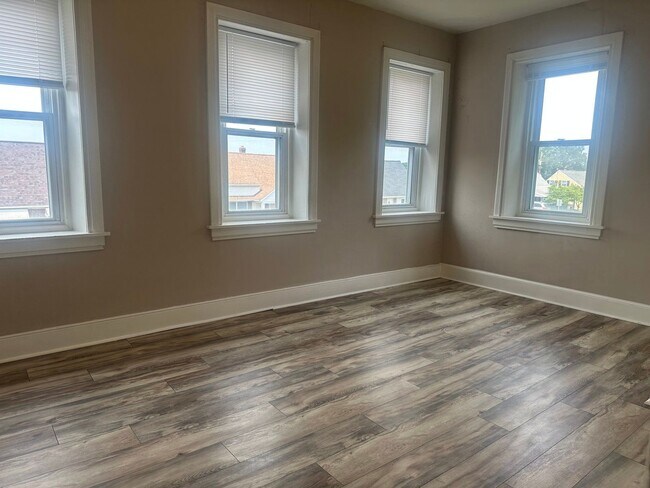 Building Photo - 800 Tuckerton Ave