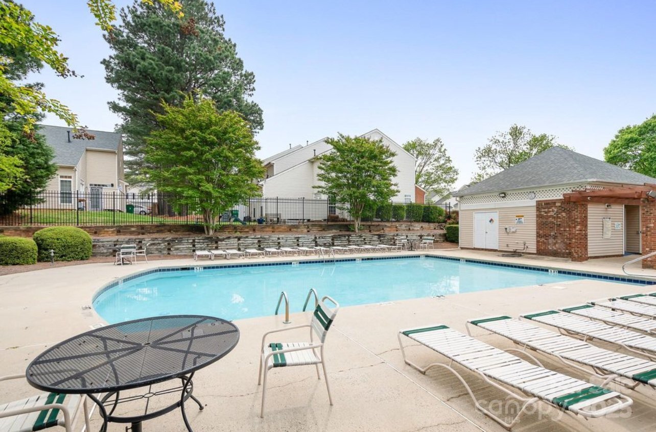 Building Photo - 3906 Thomas Ridge Dr