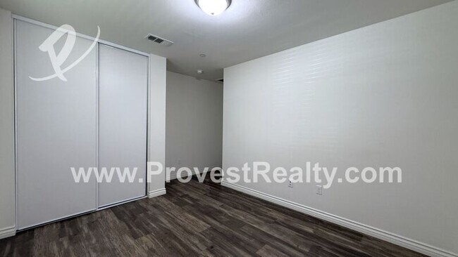 Building Photo - 15946 Silver Tip Way