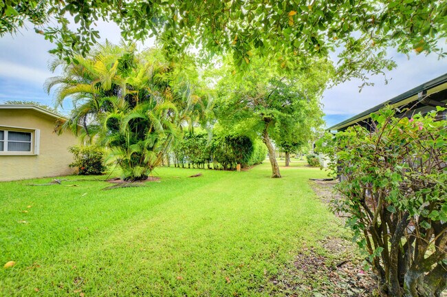 Building Photo - 6347 Country Wood Way