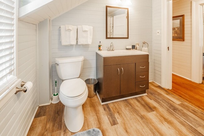 Building Photo - 326 Sumter St SE