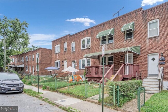 Building Photo - 1340 Pontiac Ave