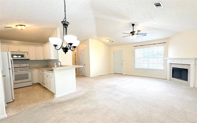 Building Photo - 1684 Hawthorne Ln