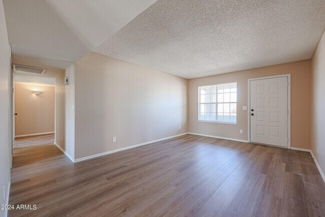 Building Photo - 7119 W Cameron Dr