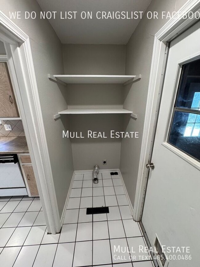Building Photo - 1622 Chaucer Dr