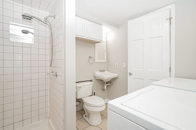 Building Photo - E. Main/802-804 - 804