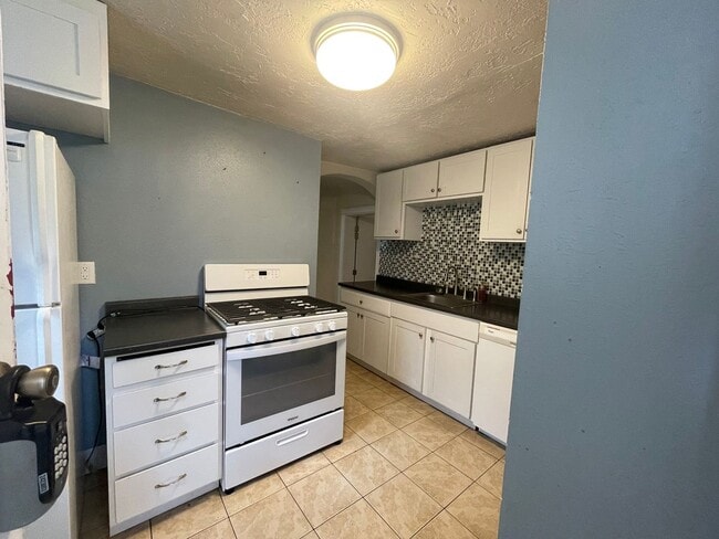 Building Photo - 192 N 100 E