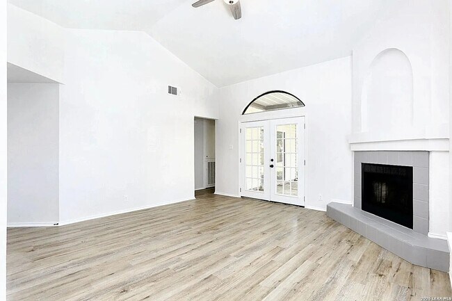 Building Photo - 4026 Winter Sunrise Dr