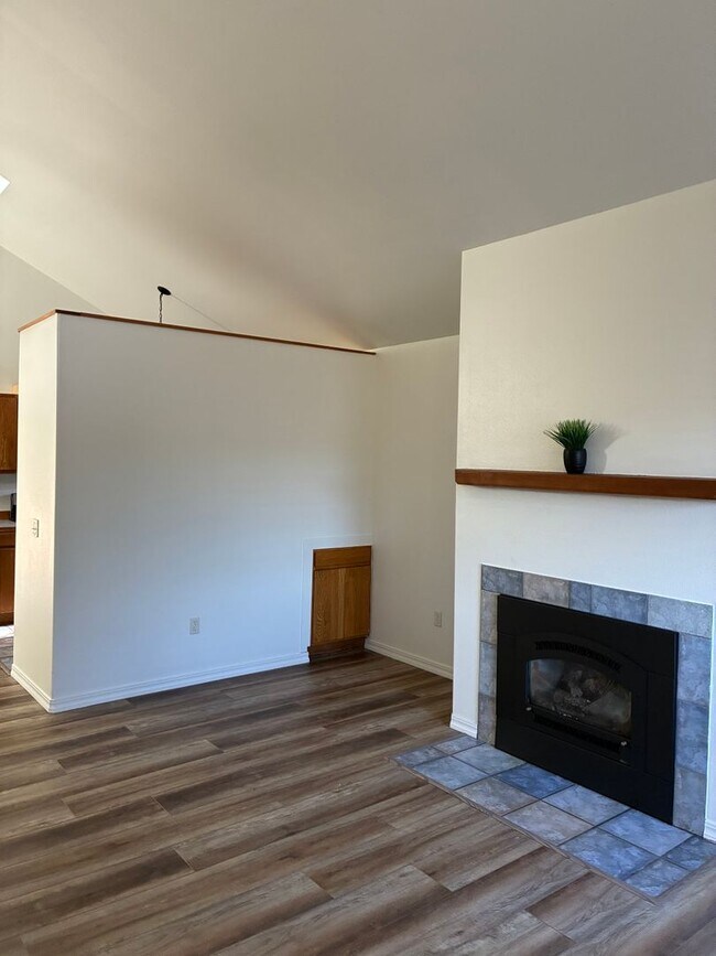 Building Photo - 950 Blanco Ave