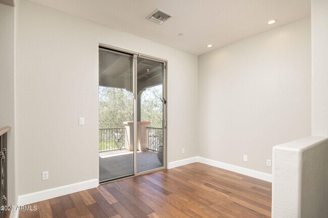 Building Photo - 9818 E Edgestone Dr