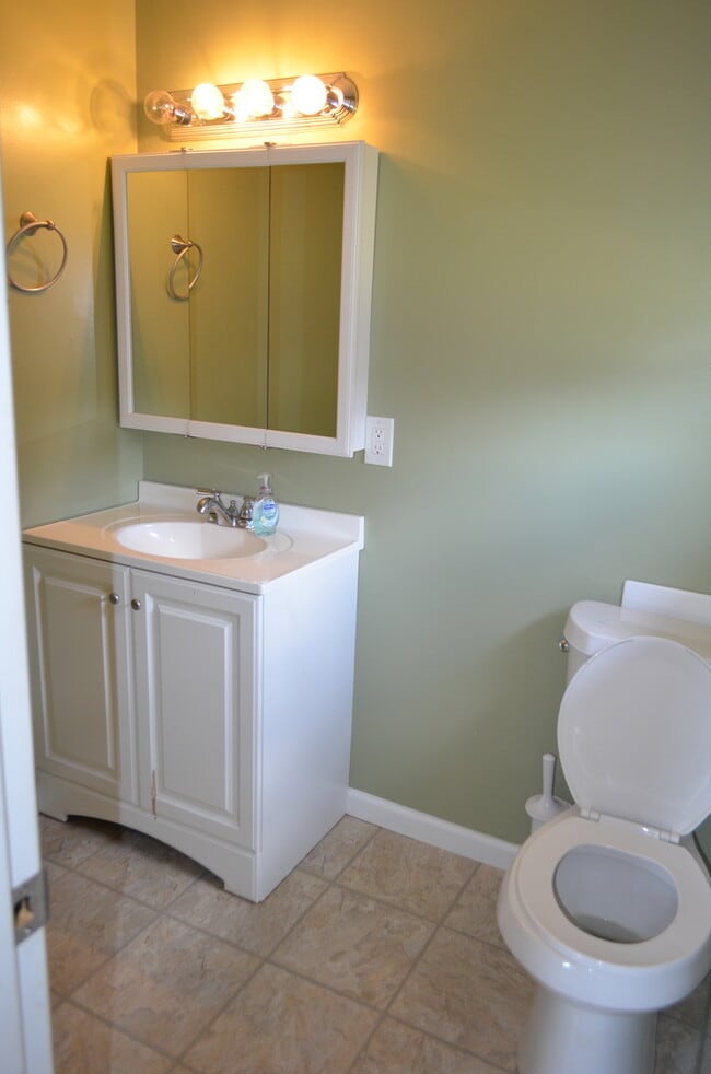 Building Photo - 4631-4633 Southampton Ct