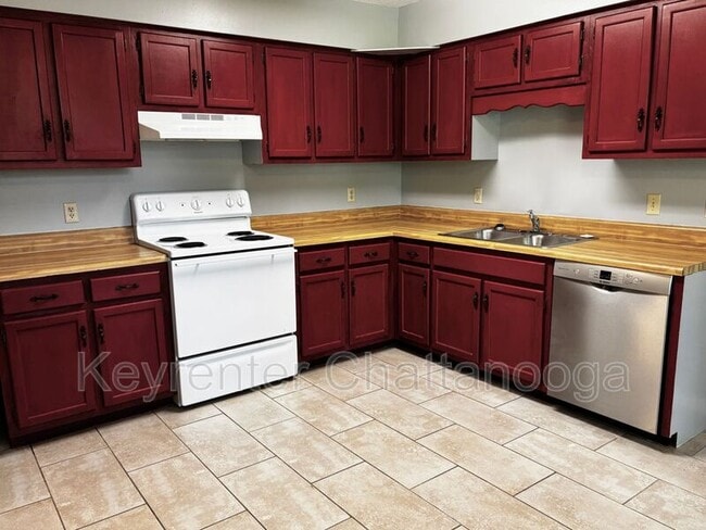Building Photo - 5378 Matthews Dr