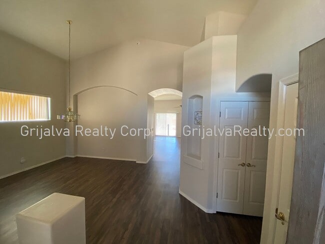 Building Photo - Northwest Living at it's Finest! 3 Bedroom...