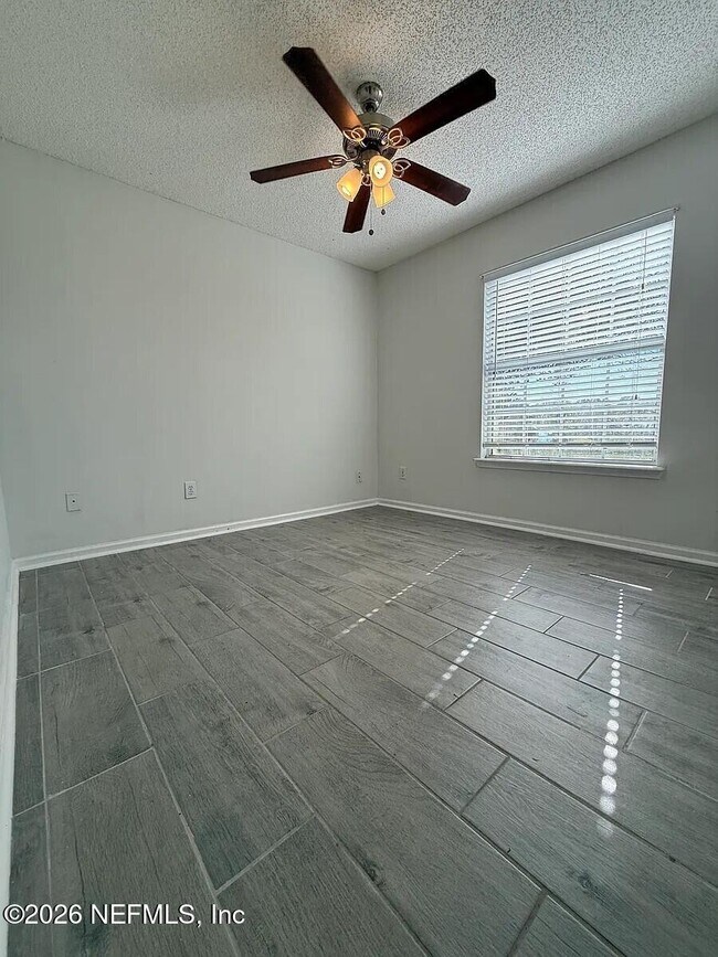 Building Photo - 913 Mackinaw Trail