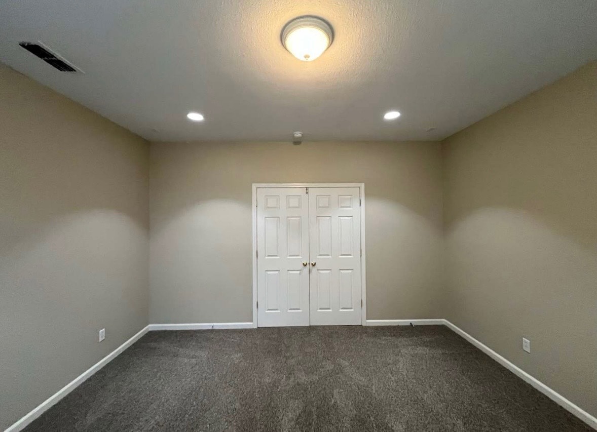 Building Photo - 302 Unity Cir