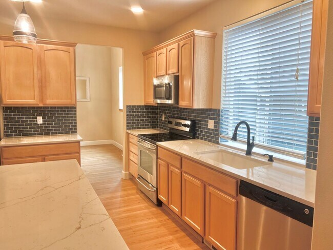 Building Photo - Must See! Beautiful 3bd/ + Bonus Rm/2.5 bath/ Primary Bed on Main/ /Heat Pump/Updated Features
