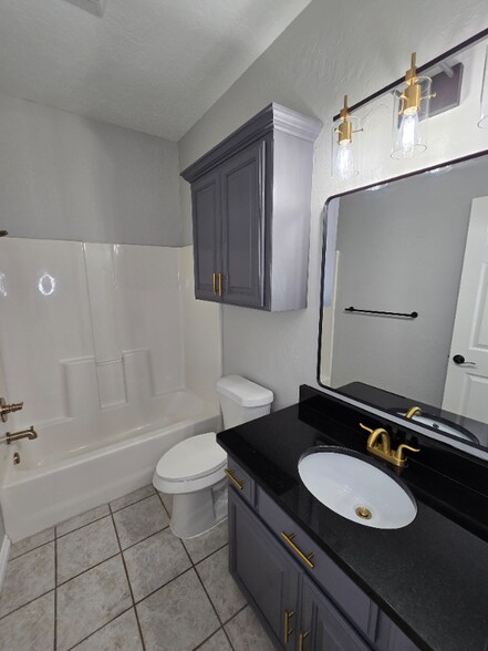 Building Photo - 12007 Ashford Dr