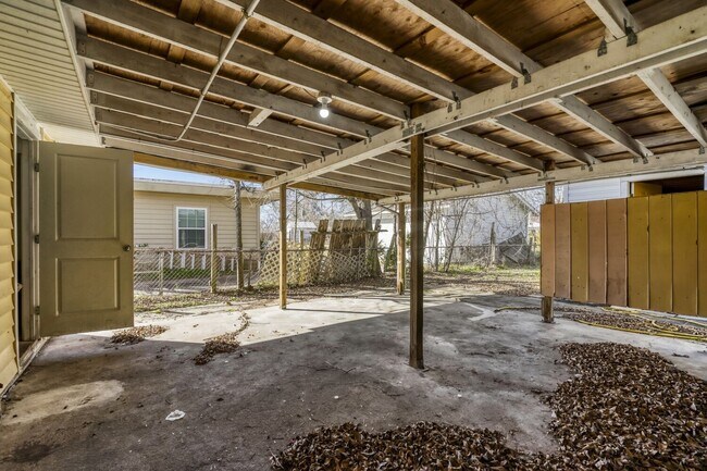 Building Photo - 315 Acacia St