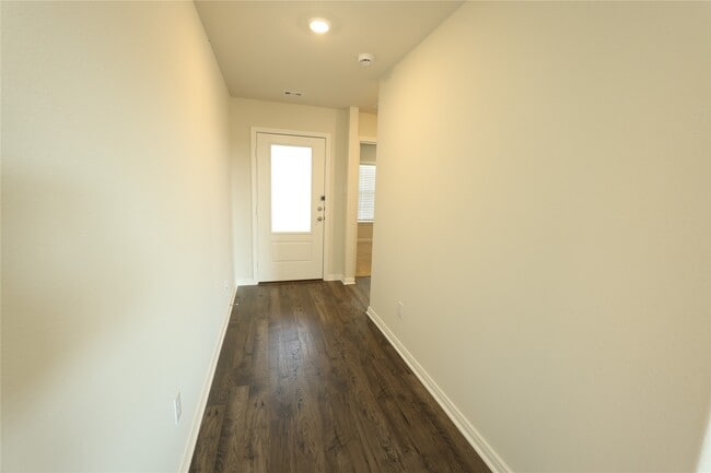 Building Photo - 428 Lgt Smt Dr