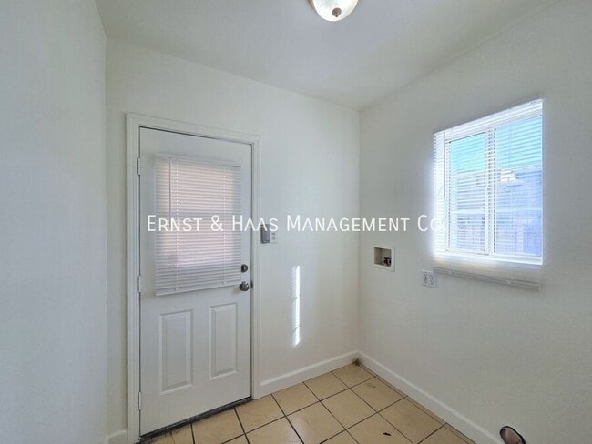 Building Photo - 5426 Lewis Ave