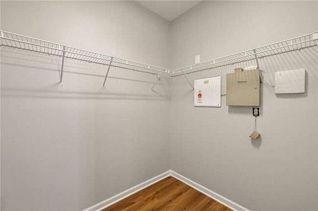 Building Photo - 10870 Brunson Dr