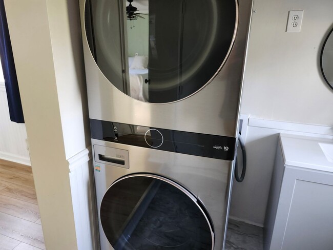 Building Photo - Large 4 BR, 2 Bath Country Home and Workshop