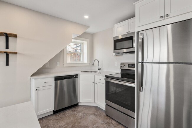 Building Photo - 205 Market St