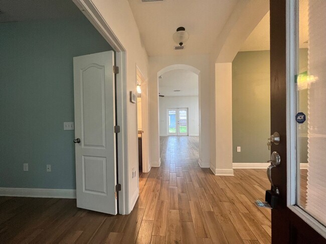 Building Photo - 4/3/2 HOME IN EDINA GARDEN OF EDEN