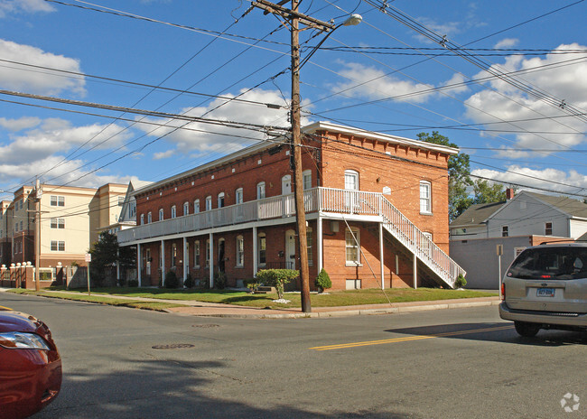 Primary Photo - 185-191 Laurel St