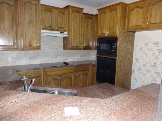 Building Photo - Fairway Oaks Area