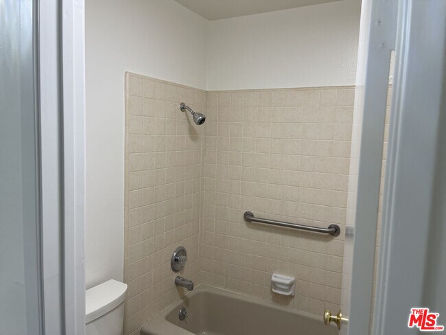 Building Photo - 15480 Antioch St