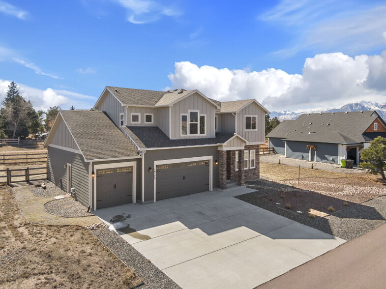 Building Photo - Modern Comfort Meets Mountain Beauty – 4-B...