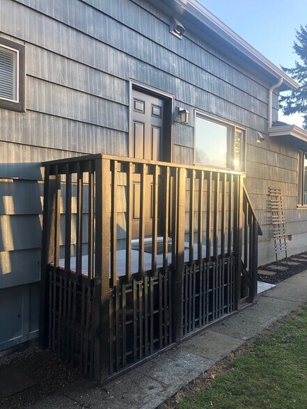 Side Entrance to Kitchen - 411 N L St