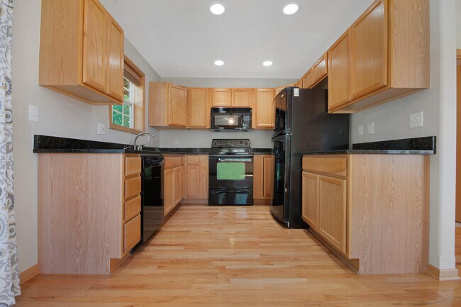 Building Photo - 218 Elmhurst Ct