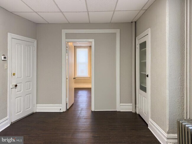 Building Photo - 658 Walnut St