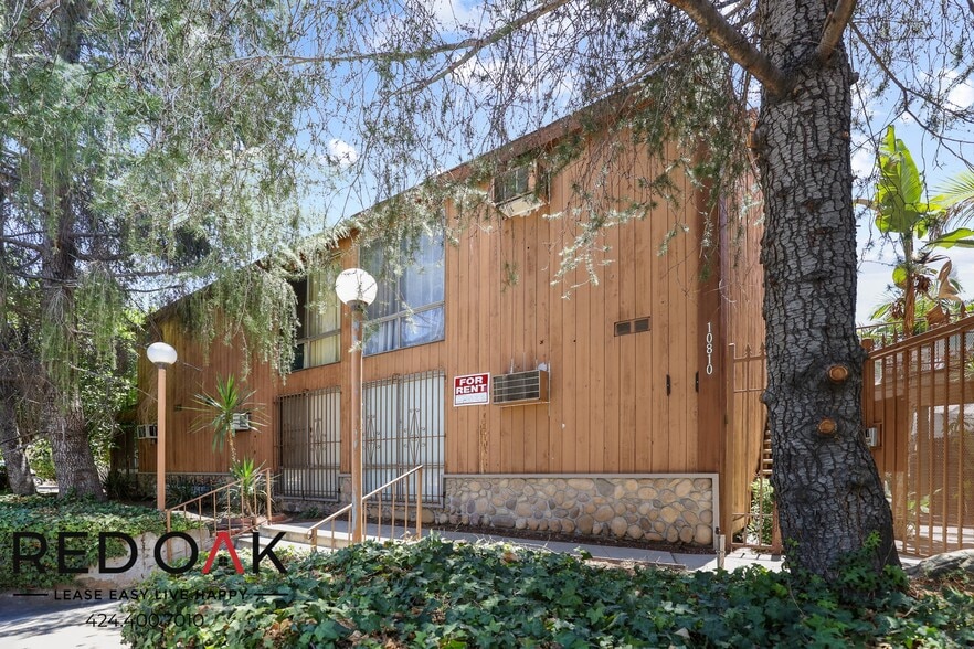 Building Photo - 10810 Sarah St