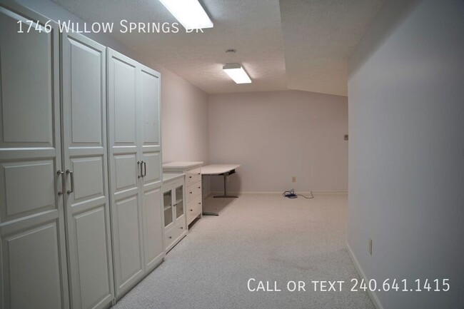 Building Photo - 1746 Willow Springs Dr