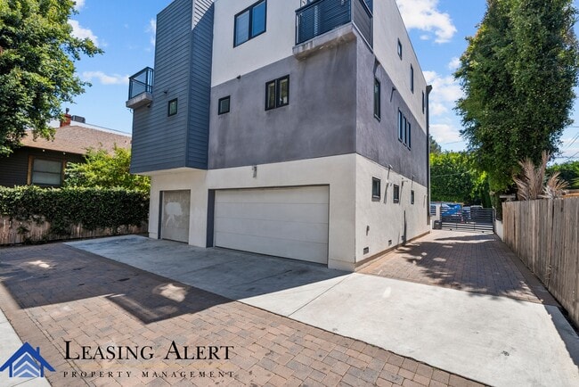 Building Photo - 1957 Vista Del Mar Ave